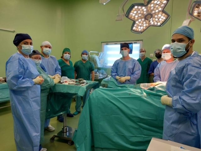 Intervenţie de revizie a artroplastiei totale de şold, la Spitalul de Urgenţă Târgu Mureş