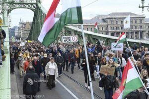 Mii de manifestanți anti-Orban la Budapesta