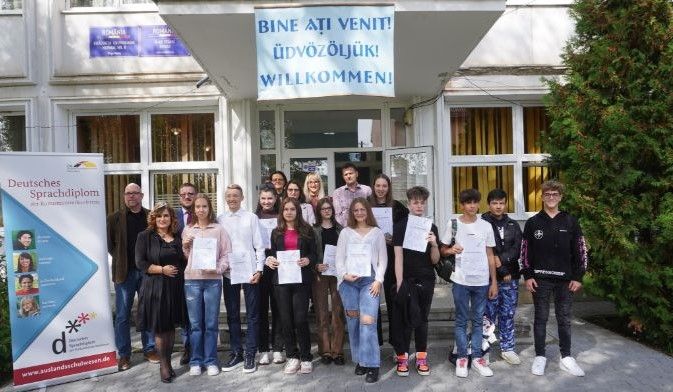 Foto: Elevi certificați în limba germană, la „Friedrich Schiller”