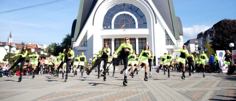 VIDEO, FOTO: Sărbătoarea Kangoo Jumps la Reghin