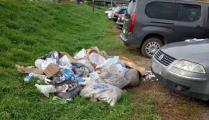 Târgu Mureș: Amendă de 2.000 de lei pentru depozitarea gunoiului pe malul Mureșului
