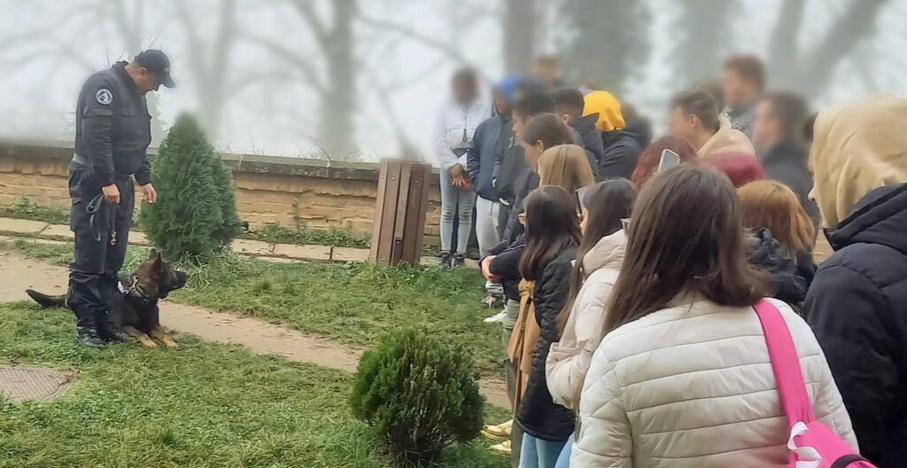 Jandarmi mureșeni, în vizită la Liceului Teoretic ”Joseph Haltrich” din Sighișoara