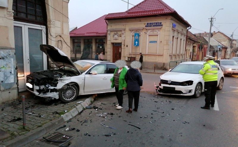 Accident la intersecția străzilor Cuza Vodă și Liviu Rebreanu din Târgu Mureș