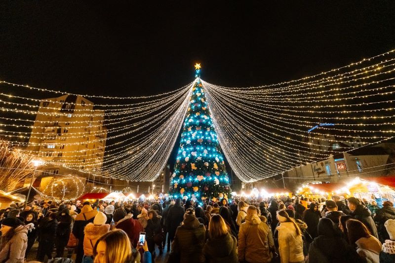 FOTO: Iluminat festiv în centrul Târgu Mureșului