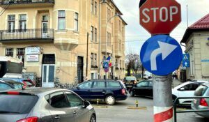 Reguli noi într-o intersecție din centrul Târgu Mureșului
