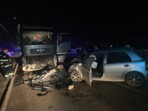 Mureș: Impact între un camion și un autoturism, pe E60