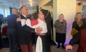FOTO: Dorin Florea și Claudiu Maior, party de Revelion alături de pensionari