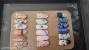 REPORTAJ: Designerul mureșean care a creat peste 150 de modele de pictură pe unghii
