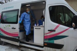 Caravana mobilă pentru screeningul cancerul de col uterin în localitatea Ibăneşti Pădure