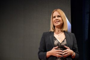 Dr. Mihaela Bilic la TEDxCornișa Women: „Nu amânați viața de acum pentru momentul în care o să fiți mai slabe cu 5 kilograme”
