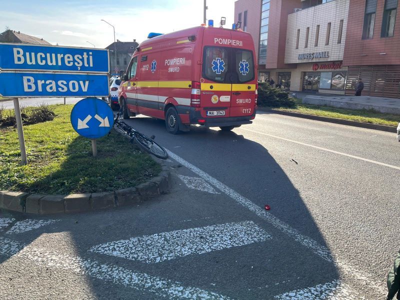 Biciclist accidentat lângă Mureș Mall