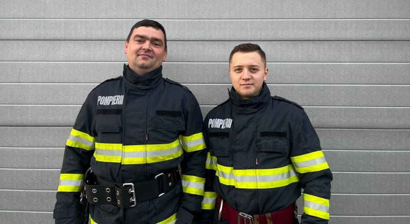 Doi pompieri din Reghin, salvatori și în timpul liber