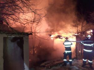 Incendiu într-o gospodărie din Petelea