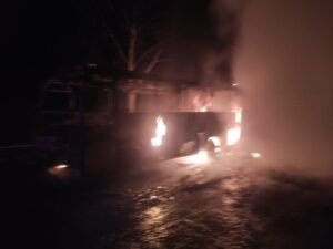 Autobuze în flăcări, azi noapte în Hărțău (Pănet)