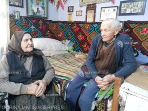 71 de ani de căsnicie pentru un cuplu mureșean