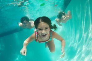 Târgu Mureș: Cursuri de inițiere în înot pentru copii