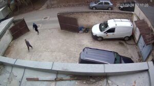 VIDEO: Furt dintr-o camionetă, în cartierul Tudor din Târgu Mureș