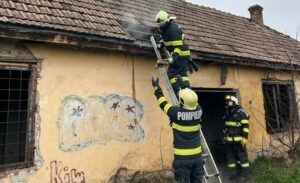 Incendiu într-o clădire dezafectată din Târnăveni