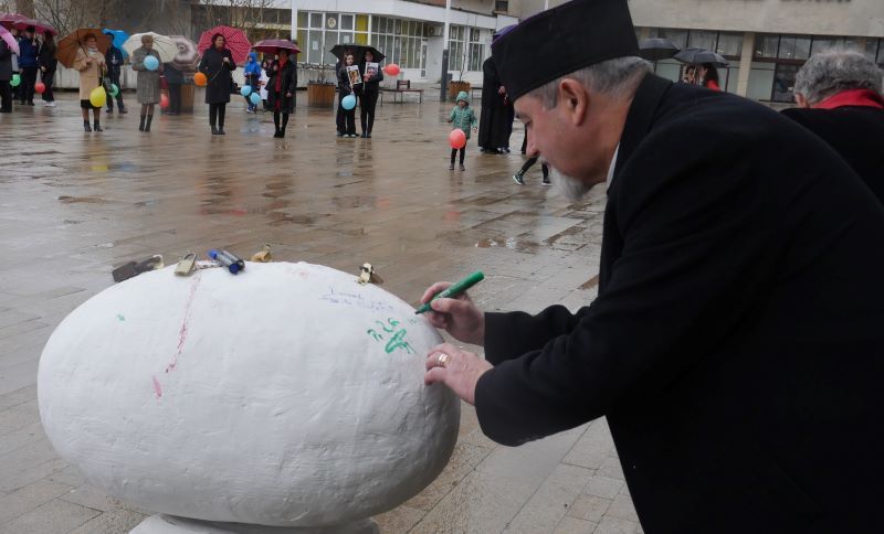 FOTOREPORTAJ: Monument al ”pruncului nenăscut”, la ”Marșul pentru Viață” de la Târgu Mureș