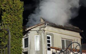 Incendiu nocturn la o casă din județul Mureș