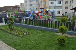 FOTO: Parc nou de joacă inaugurat la Luduș