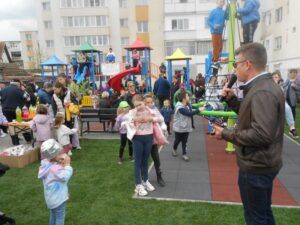 Bucuria copiilor, încă un parc de joacă în Luduș