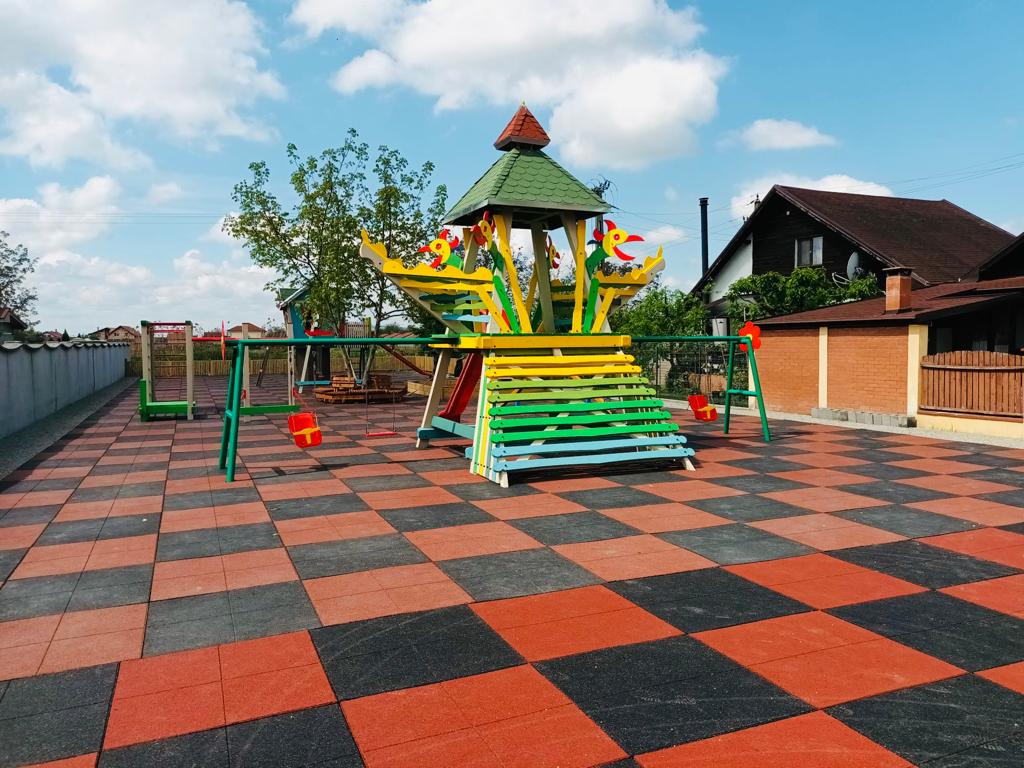 FOTO: Parc nou de joacă în Sâncraiu de Mureș