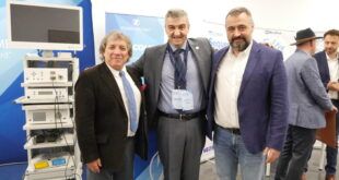 Foto ( de la stânga la dreapta) prof. Tiberiu Bățagă, prof. Michael Hantes și prof.Octav Russu