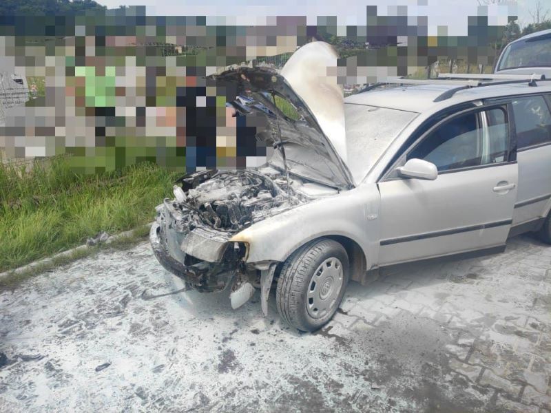 FOTO: Mașină în flăcări, pe o stradă din Târgu Mureș