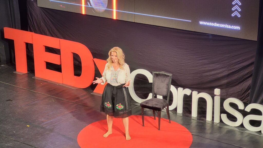 TEDx Cornişa: Mioara Olimpia Mireştean despre curajul de a privi dincolo de umbră
