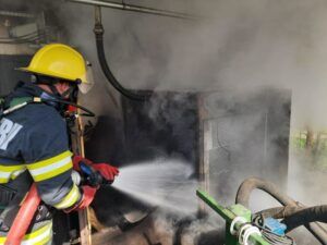 Incendiu într-o fabrică din Albești