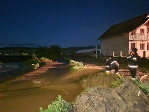 Zeci de gospodării din judeţul Mureş afectate de inundaţii