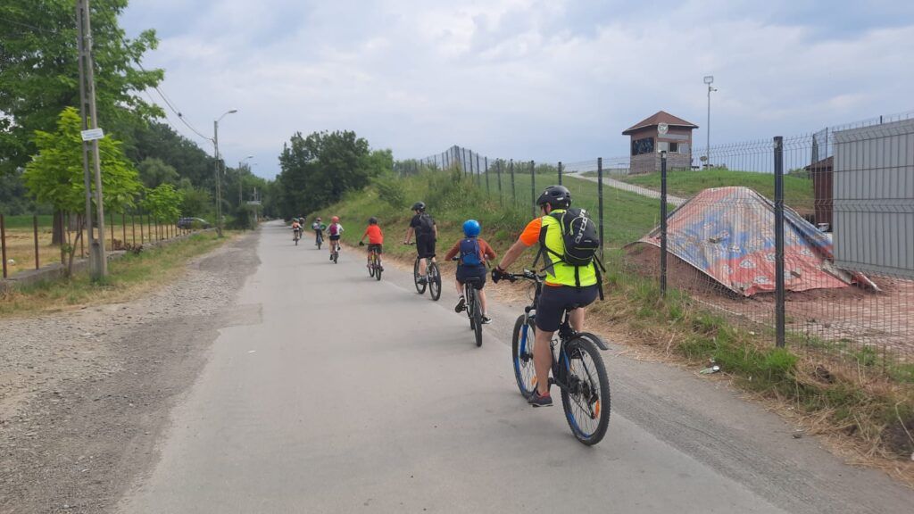 Și copiii pot studia la academie. Academia Velo