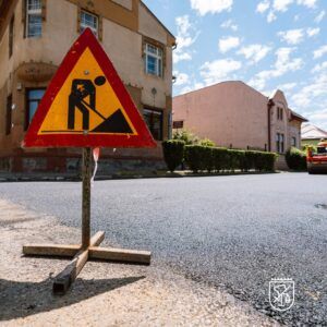 Covor asfaltic nou pe strada Petrila
