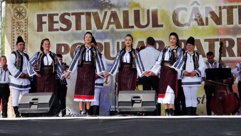 FOTOREPORTAJ: Spectacol patriotic la Oarba de Mureș