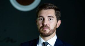 Adrian Giurgiu, deputat USR de Mureș: „Prin creșterea TVA-ului și a impozitelor PSD și PNL îi sărăcesc pe români”