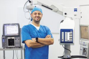 Dr. Teodor Holhoș: „Cataracta apare la aprox 60% din pacienții peste 70 ani. Sunt perioade în care operez zilnic între 20-40 cataracte.”