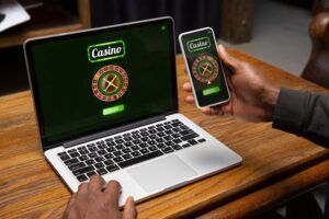 Jocuri de cazinou online gratuite: Cum să-ți încerci norocul fără să investești bani reali
