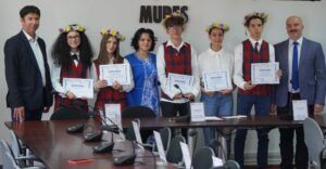 Elevi de 10 premiați de conducerea Inspectoratului Școlar Județean Mureș
