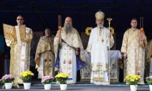 Biserică mureșeană târnosită de Părintele Arhiepiscop Irineu