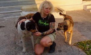 Marion Löcker : Dacă lumea ar respecta legea sterilizării obligatorii, doar câinii bătrâni și cazurile de urgență ar fi în adăposturi