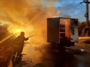Sighișoara: Zeci de stupi mistuiți într-un incendiu
