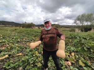 Agricultura, pasiunea fără margini a inginerului agronom Dumitru Cătinean din Crăiești