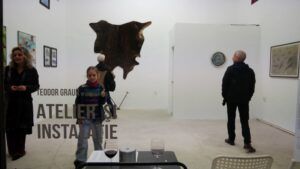 FOTOREPORTAJ: ”Atelier și instalație”, expoziție în Camera K’ARTE