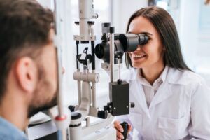 Importanța consultului pentru ochelari: 3 lucruri pe care trebuie să le știi