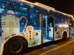 Autobuzul lui Moș Crăciun revine la Târgu Mureș. Vezi programul