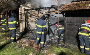 Incendiu la o anexă a unei case din localitatea Cașva