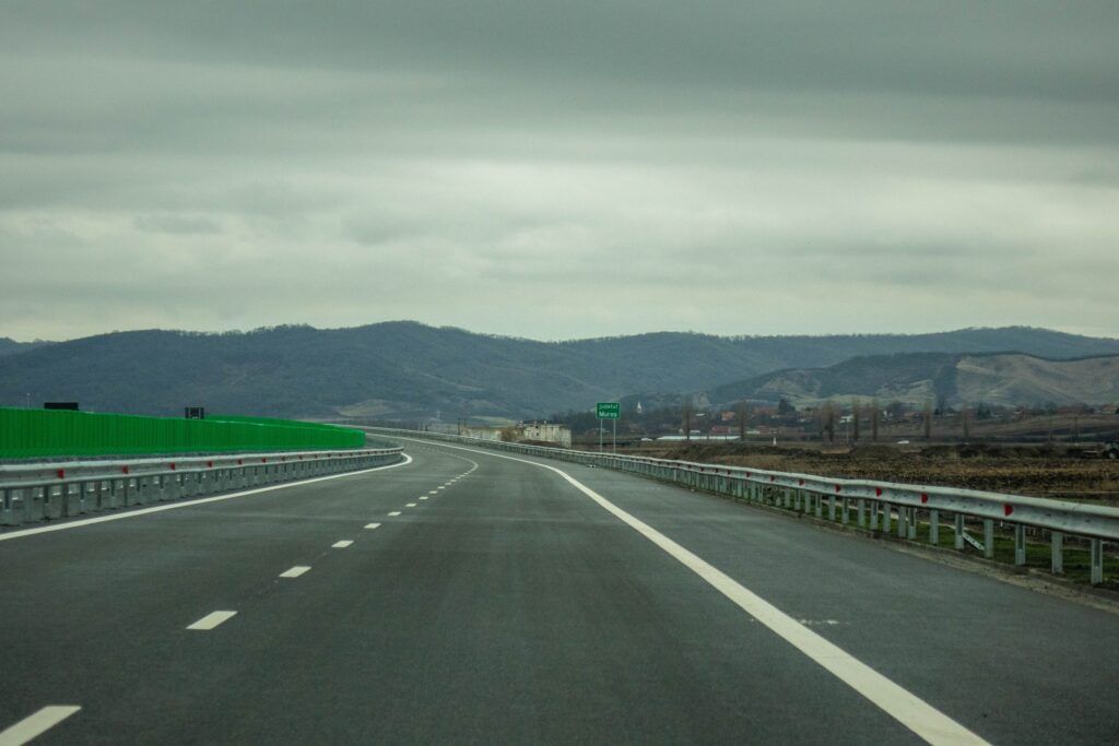 VIDEO – Vezi cum se circulă pe tronsonul Chețani-Câmpia Turzii, deschis spre circulație astăzi