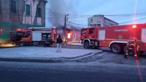 Incendiu într-un imobil de pe strada Tudor Vladimirescu din Târgu Mureș
