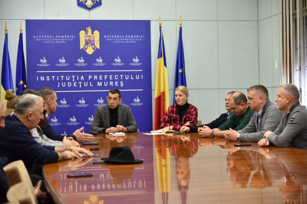 Întâlnire a fermierilor revoltați cu prefectul județului Mureș. Ciprian Dobre îi îndeamnă la „echilibru”
